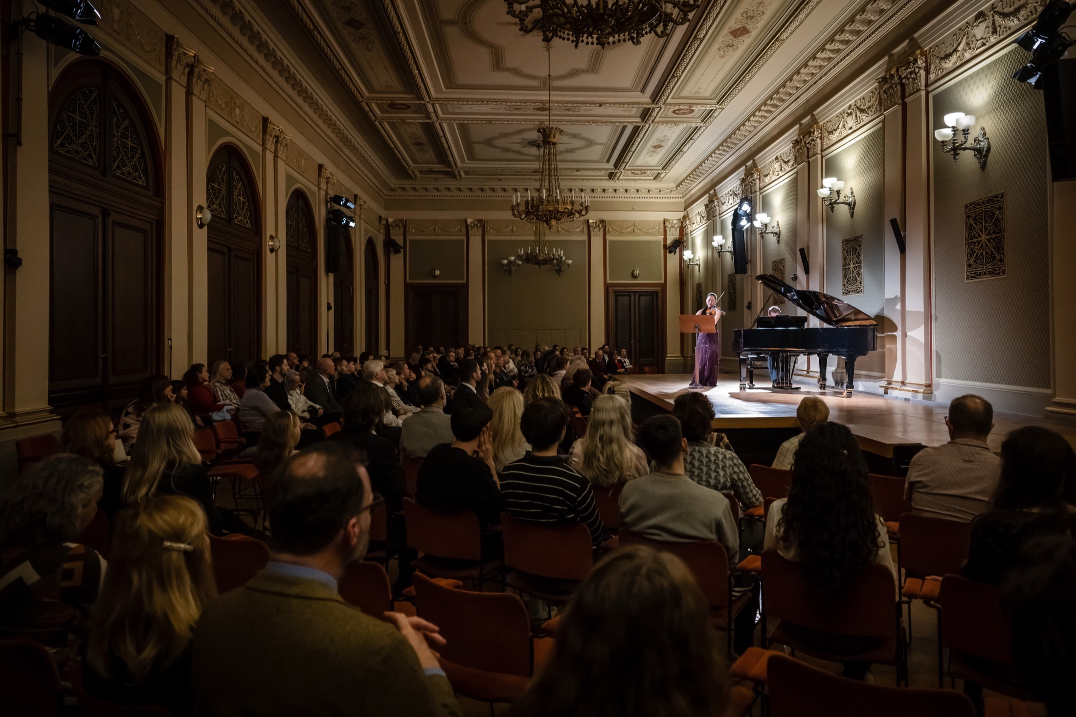 Karen Su and Ruben Plazier in recital before a full hall